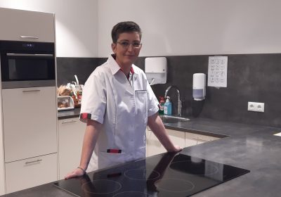 Astrid Kuntkes in de keuken van De Clockstede